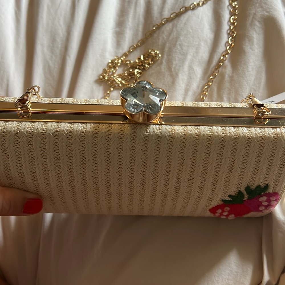 NWT Alessia Woven Cream Clutch Gold Tone Chain Purse w/ Strawberry Accent - Picture 2 of 4
